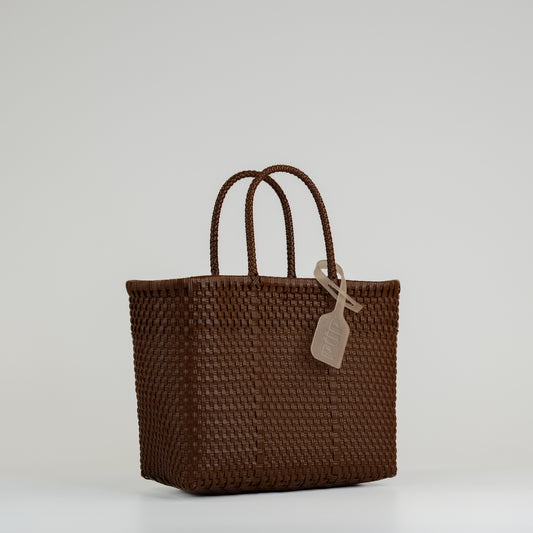 Panier Nëo en taille small chocolat sur fond blanc