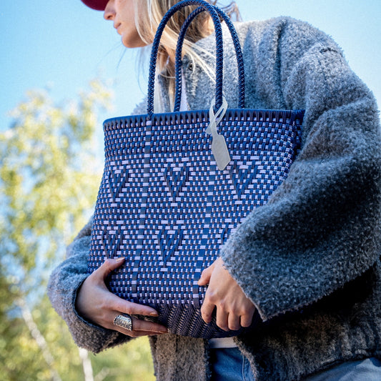 Clémentine porte le Chéri M avec le mélange Myrtille et Lilas