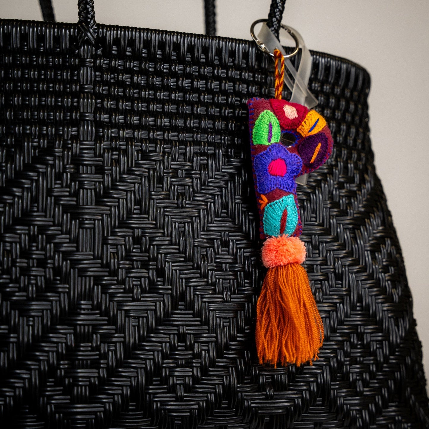 GRIGRI LETTRE P ET POMPOM