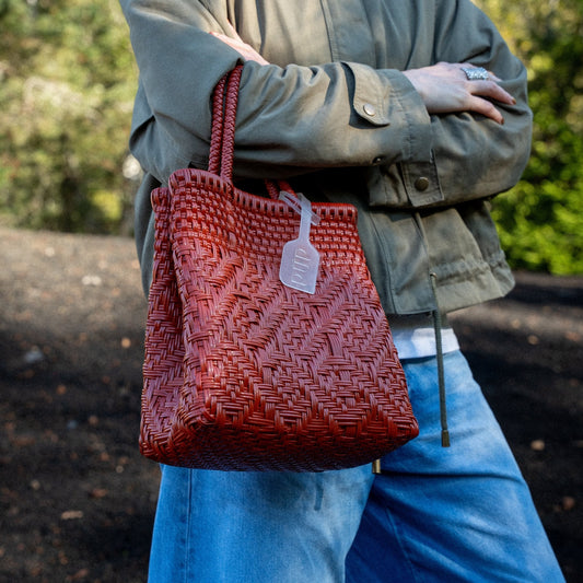 Le petit sac à main Loom S dans le coloris Argile