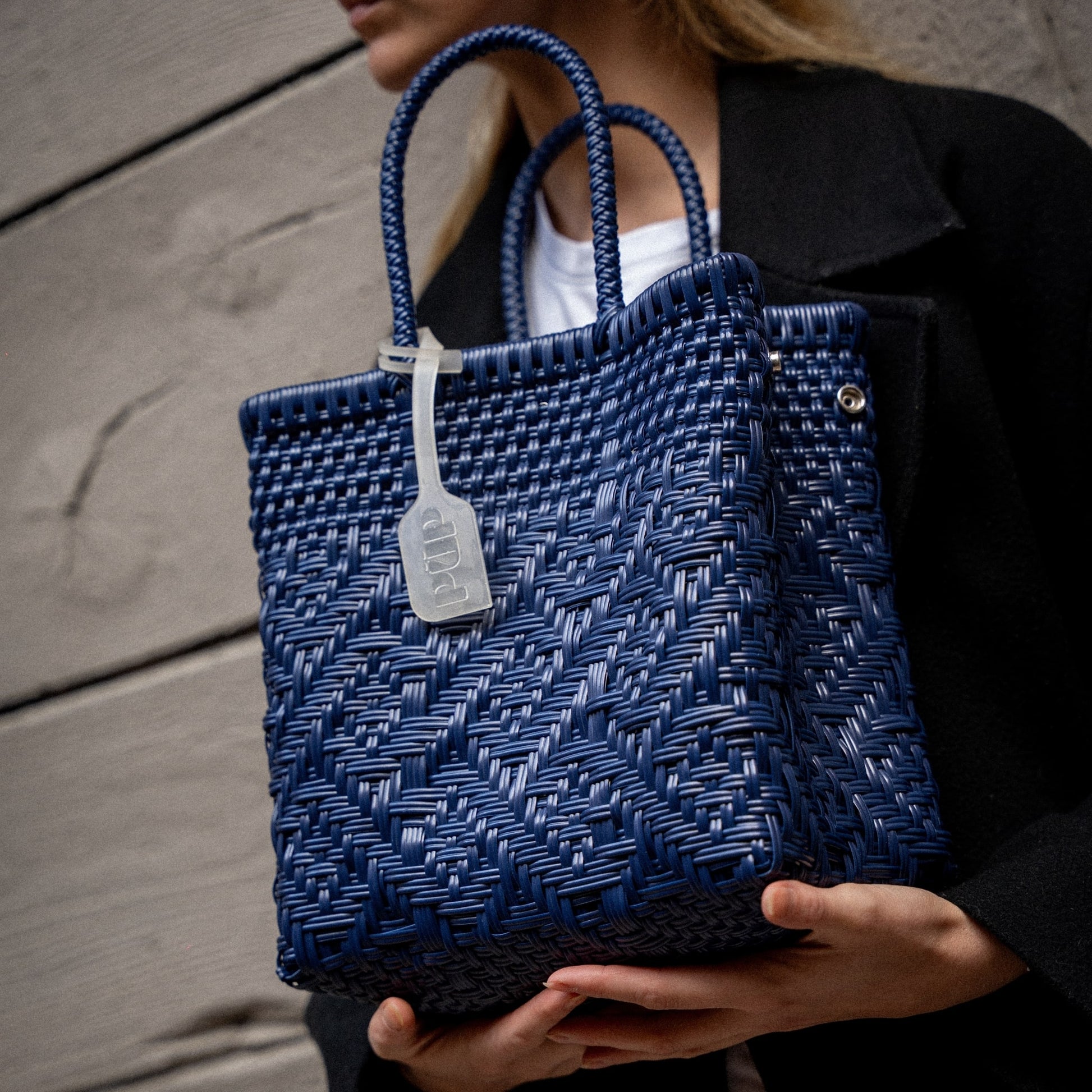 Le sac à main Loom S dans le coloris bleu Myrtille