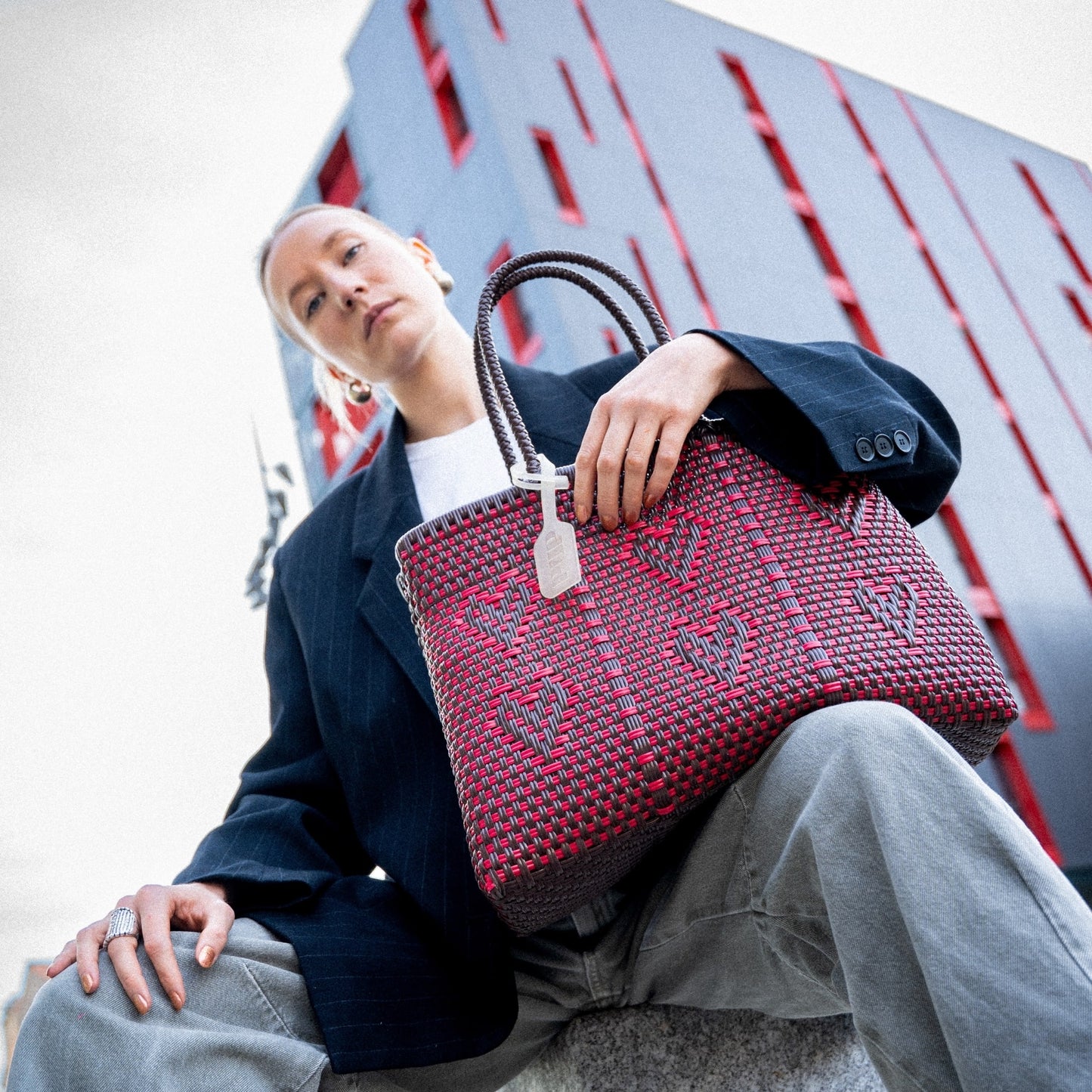 Le doux mélange Chocolat et Cerise sur le sac Mosaïc au format M