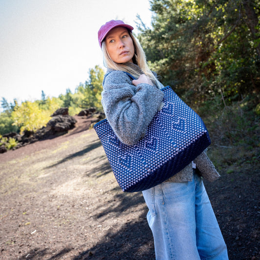 Clémentine porte le Chéri M avec le mélange Myrtille et Lilas