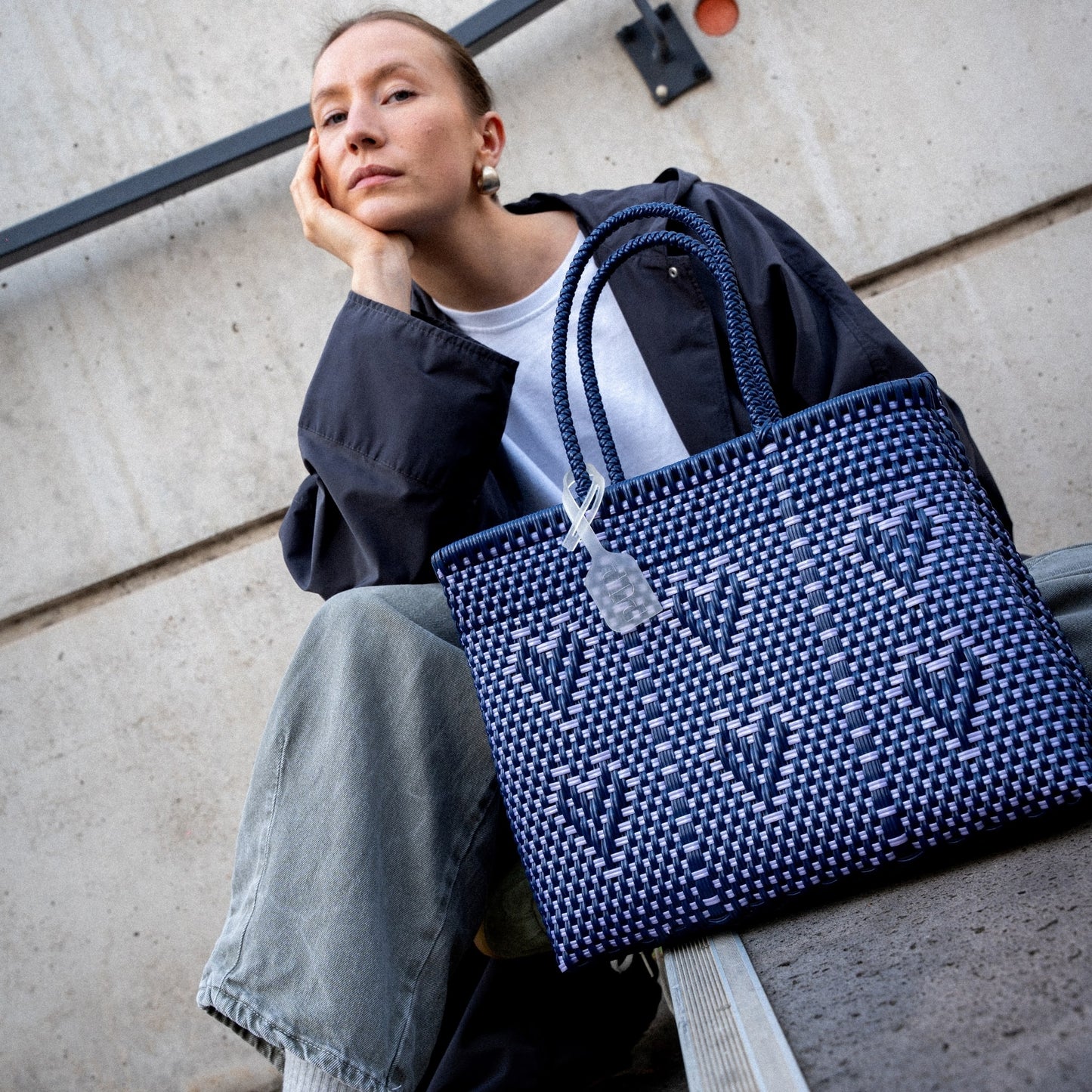 Clémentine porte le Chéri M avec le mélange Myrtille et Lilas
