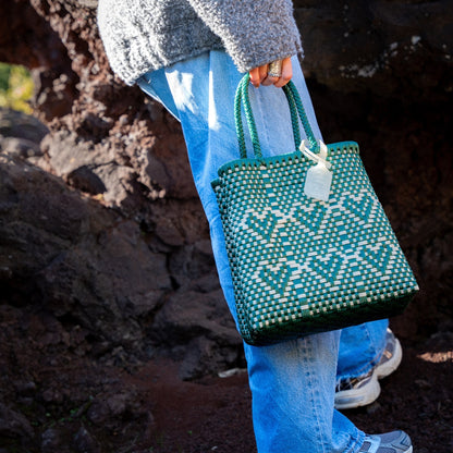 Clémentine porte le Chéri S dans le coloris Jade Perle