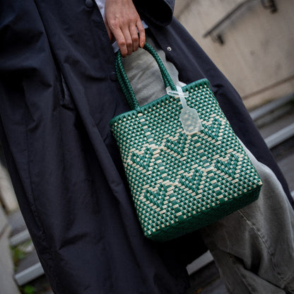 Clémentine porte le Chéri S dans le coloris Jade Perle