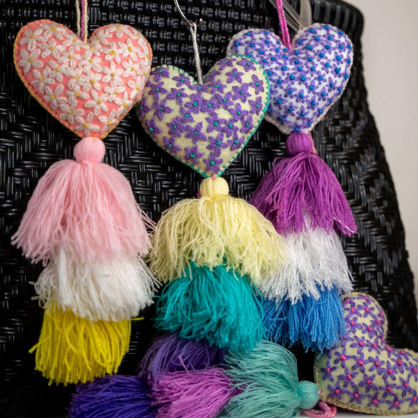 GRIGRI GROS COEUR ET POMPOMS