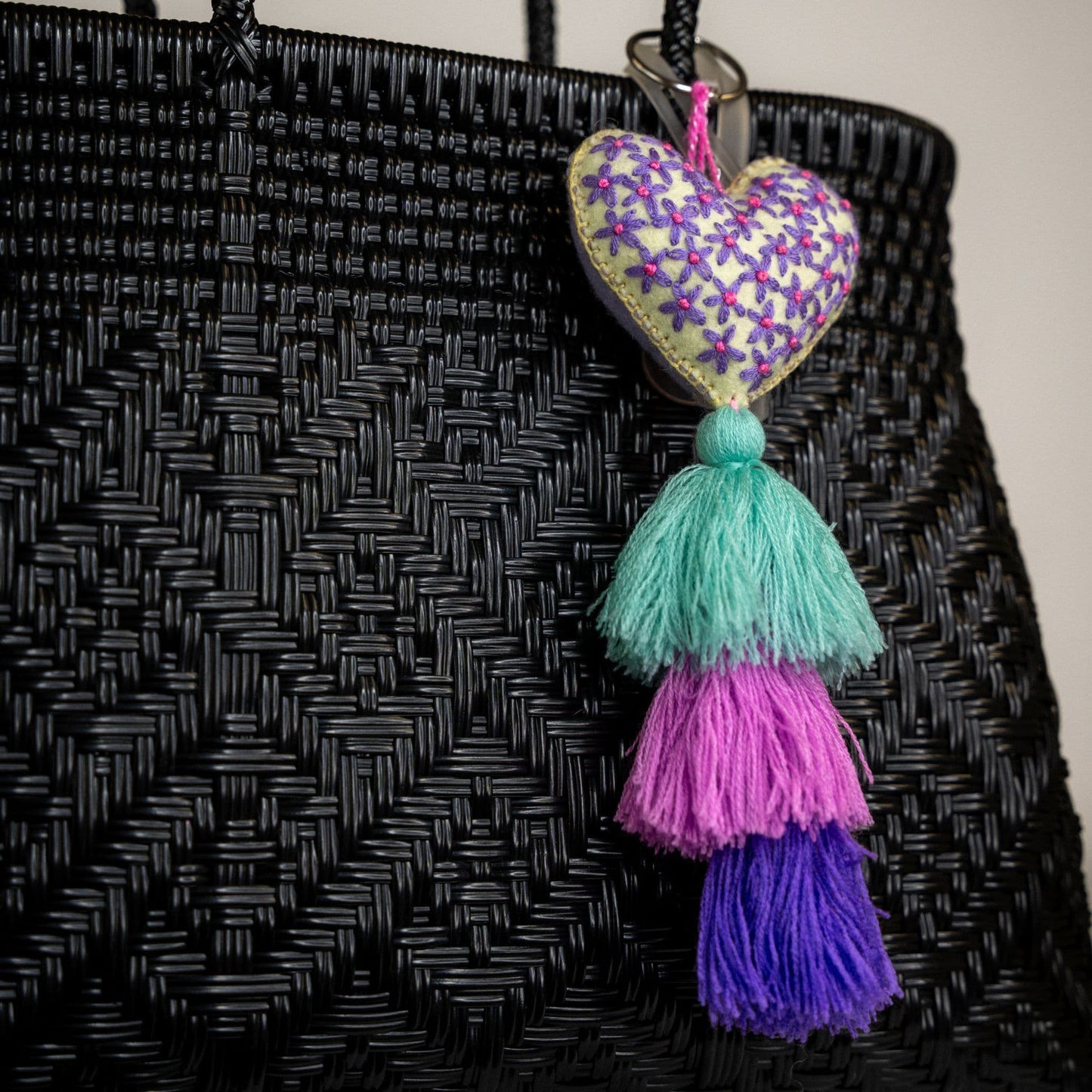 GRIGRI GROS COEUR ET POMPOMS