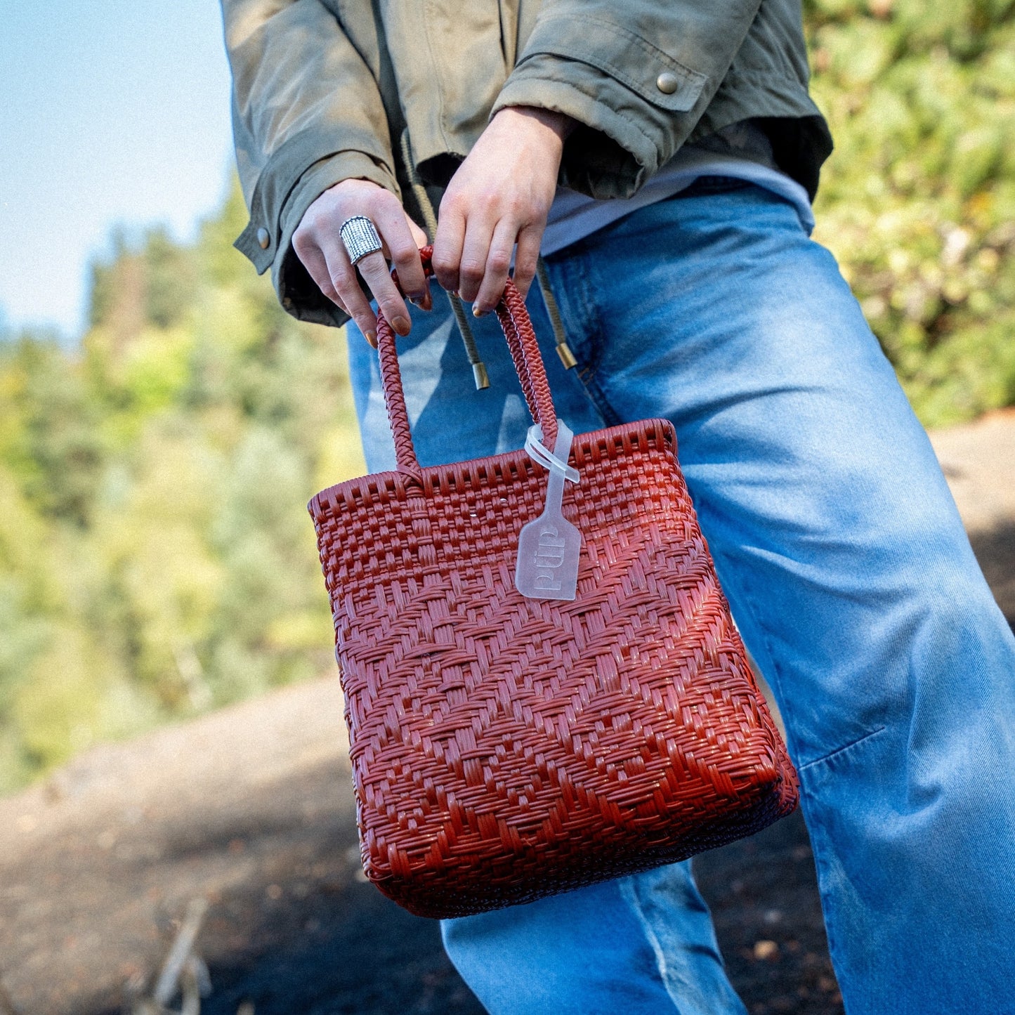 Le petit sac à main Loom S dans le coloris Argile