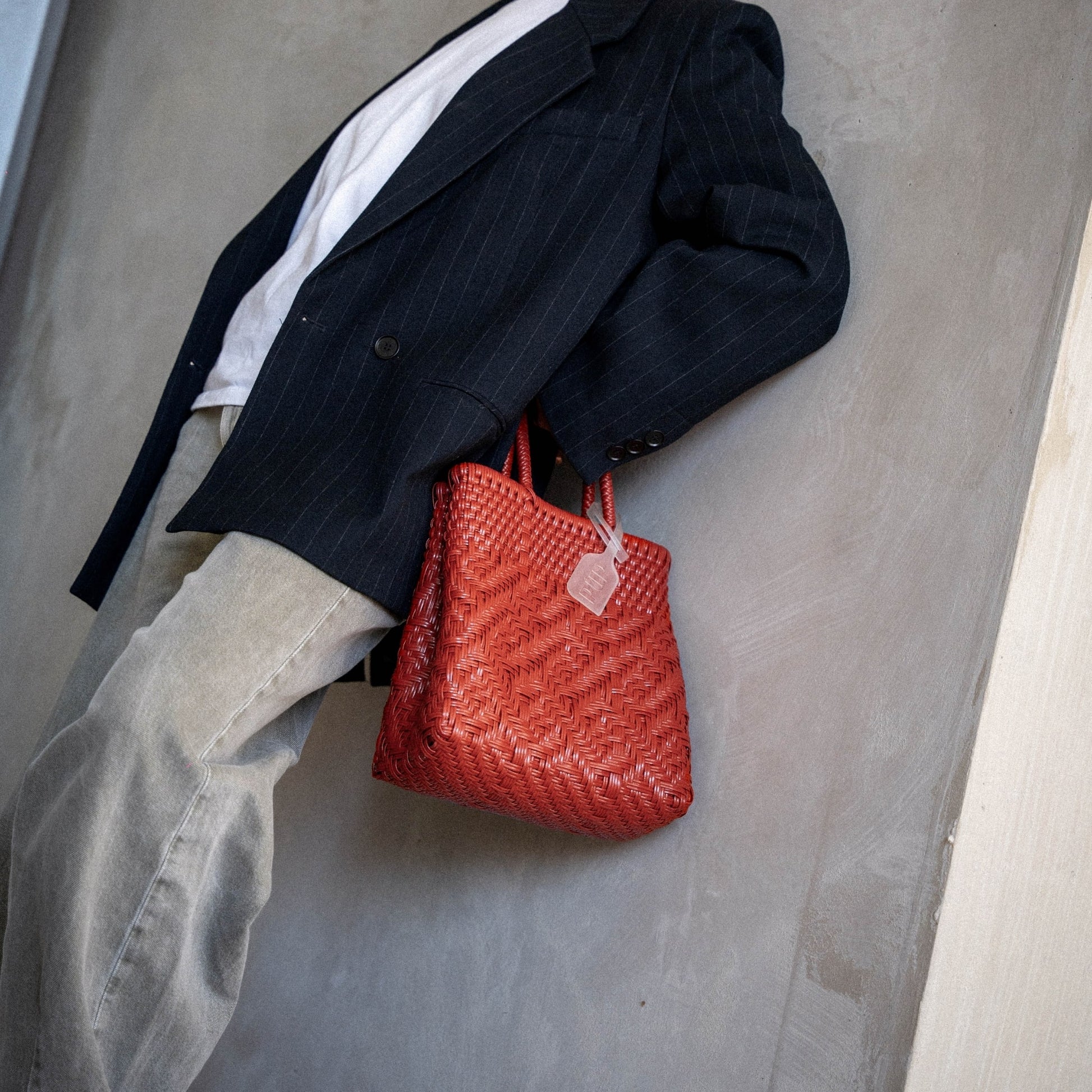 Le petit sac à main Loom S dans le coloris Argile