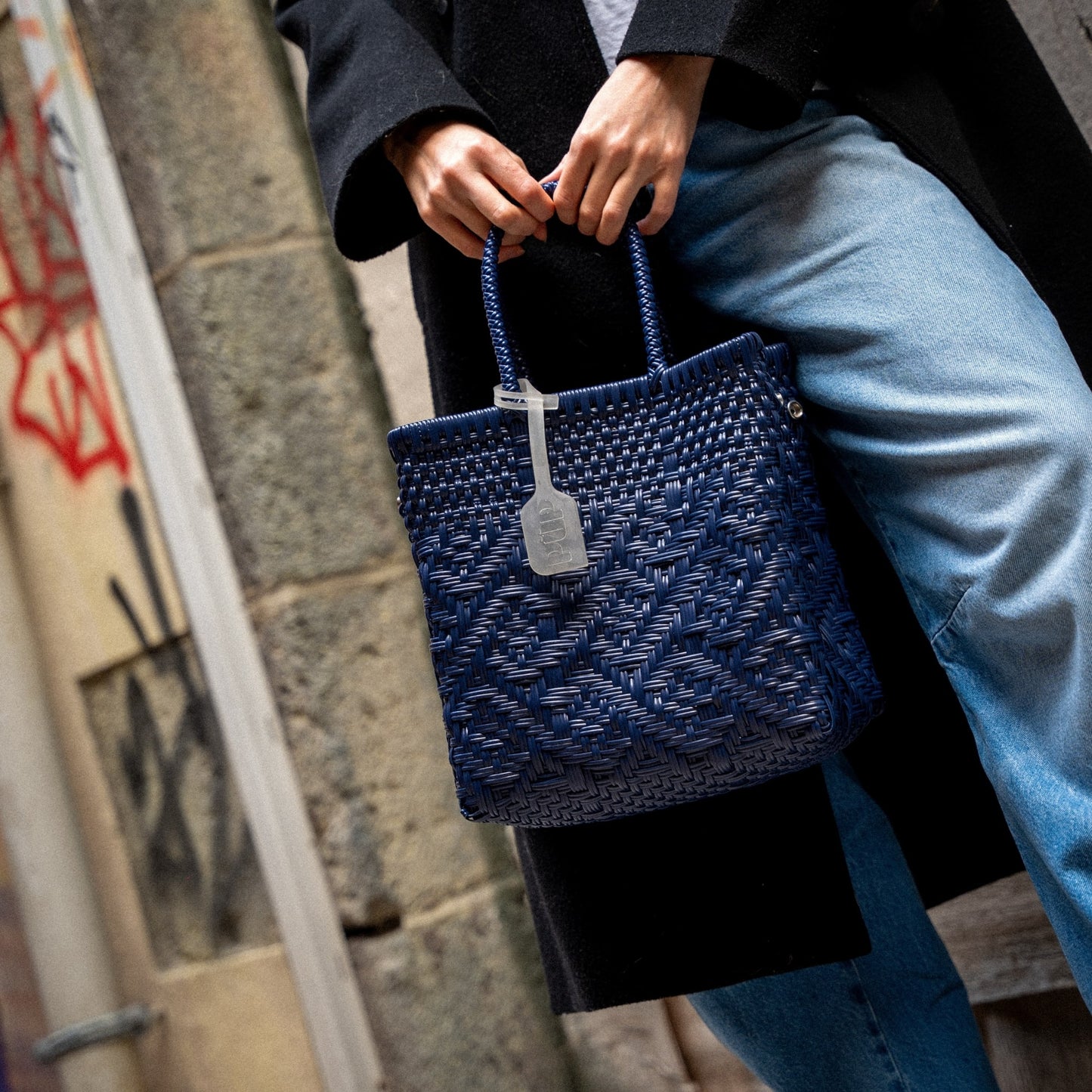 Le sac à main Loom S dans le coloris bleu Myrtille