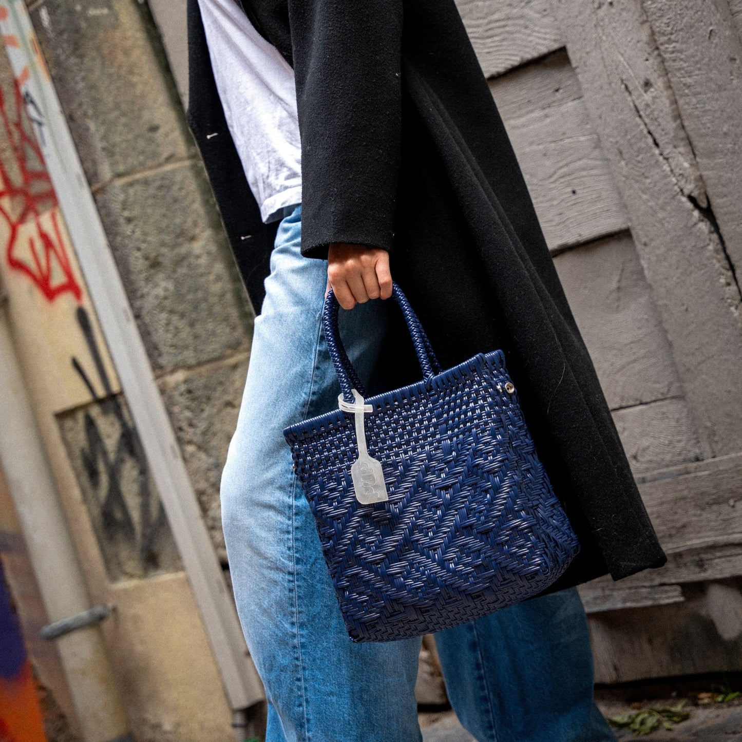 Le sac à main Loom S dans le coloris bleu Myrtille